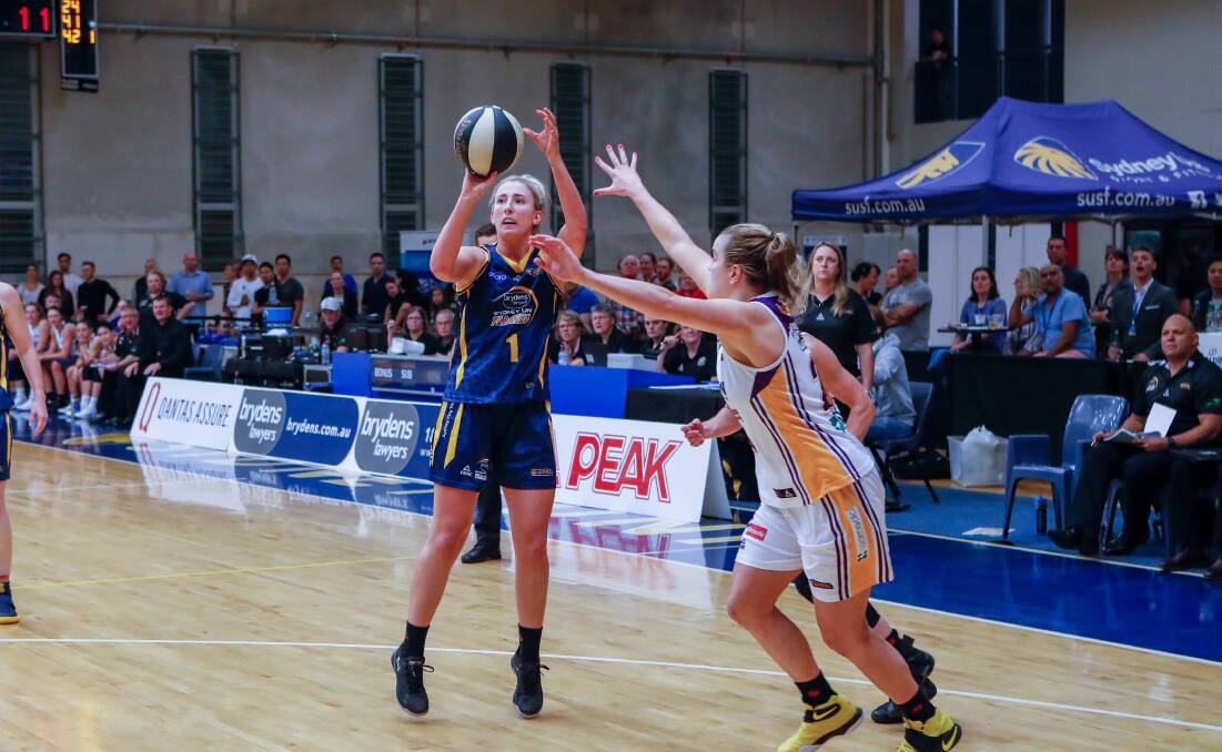 Lauren Nicholson playing with the Sydney Flames. Picture: Geoff Tripp Photography