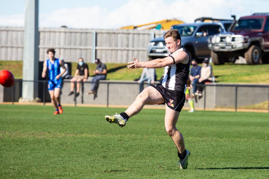 LOOKING FOR AN OPTION: Devonport's Ben Hawkes in action for the Magpies on Saturday. Picture: Eve Woodhouse 