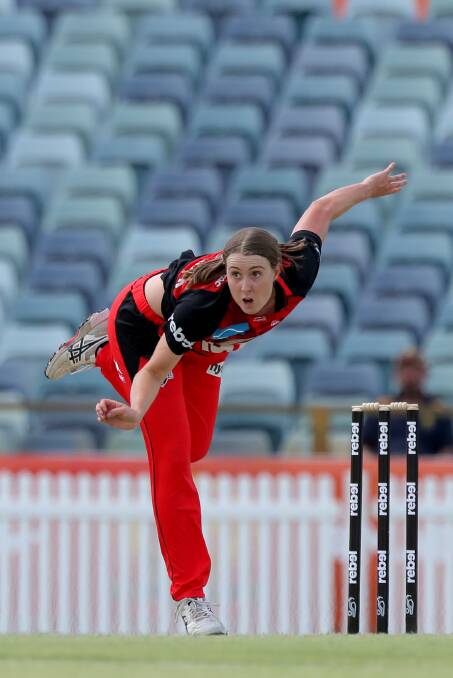 Tayla Vlaeminck bowling for the Melbourne Renegades last summer. Picture: AAP Image/Richard Wainwright