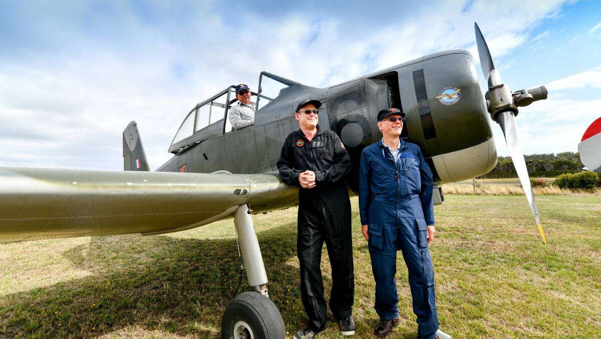 PRACTICE: Pilot Stephen Ross in his Winjeel CA-25 with fellow pilots Douglas James (left) and Martin Renilson (right). Picture: Scott Gelston
