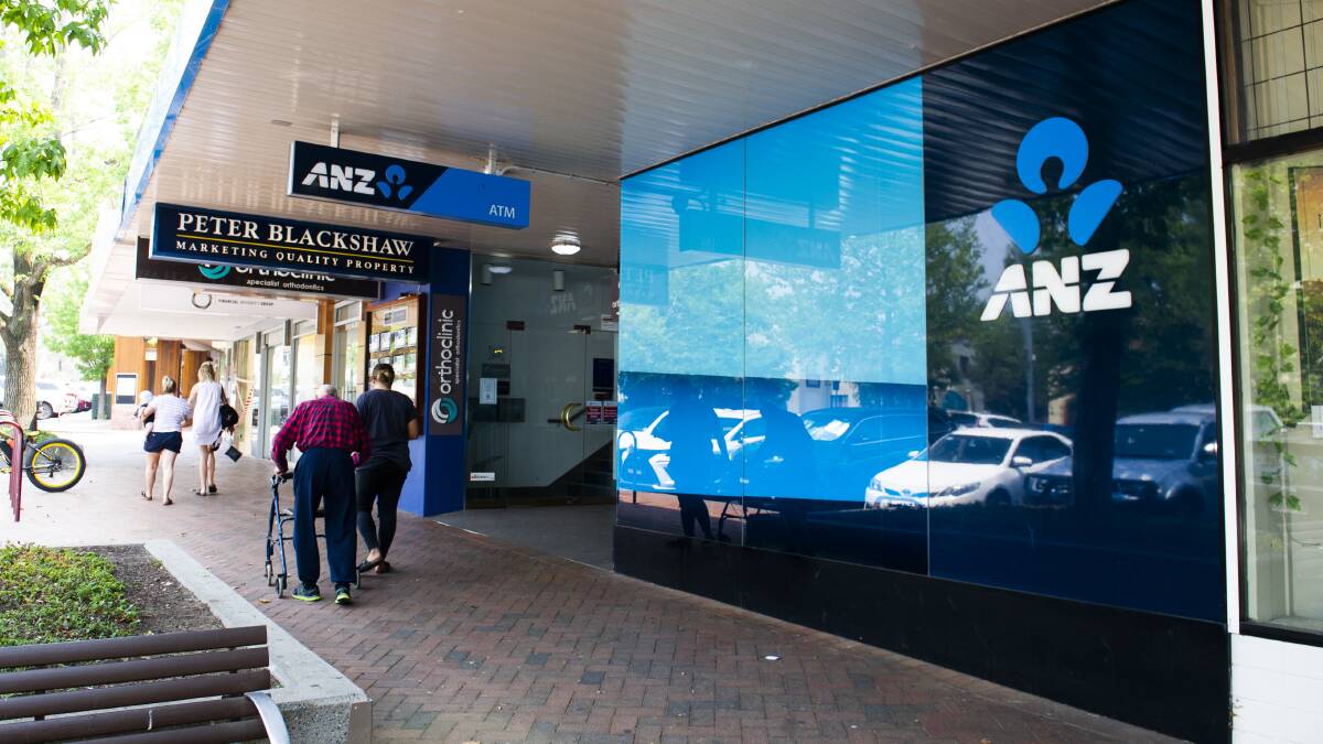 A Senate committee looking into nationwide regional bank closures will visit Launceston for a full-day hearing on Tuesday.