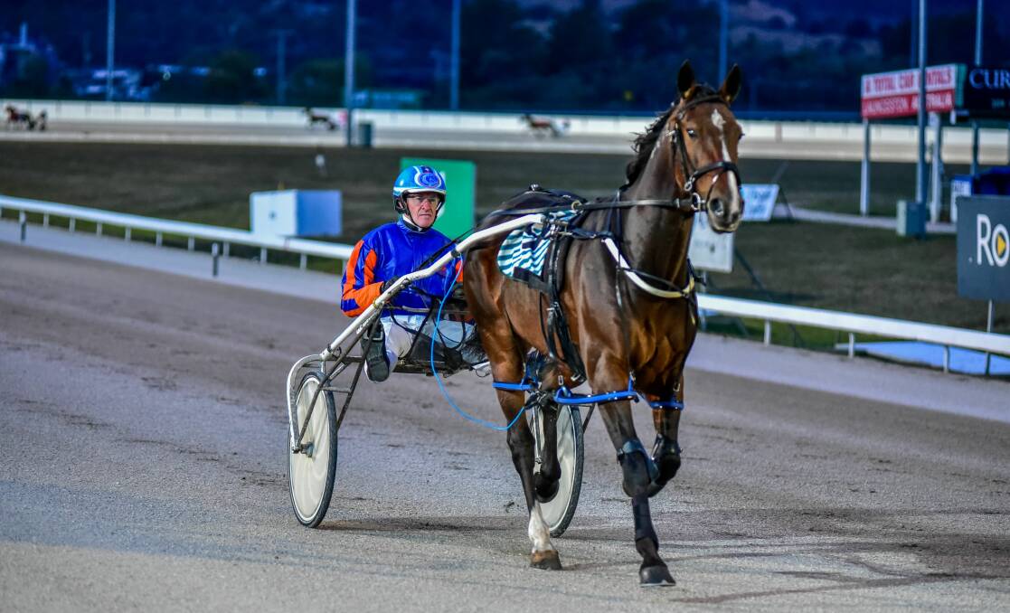 Too good: Gavin Lang's Franco Tristan NZ was too strong in Easter Cup heat one, qualifying for Easter Saturday's race. Picture: Neil Richardson