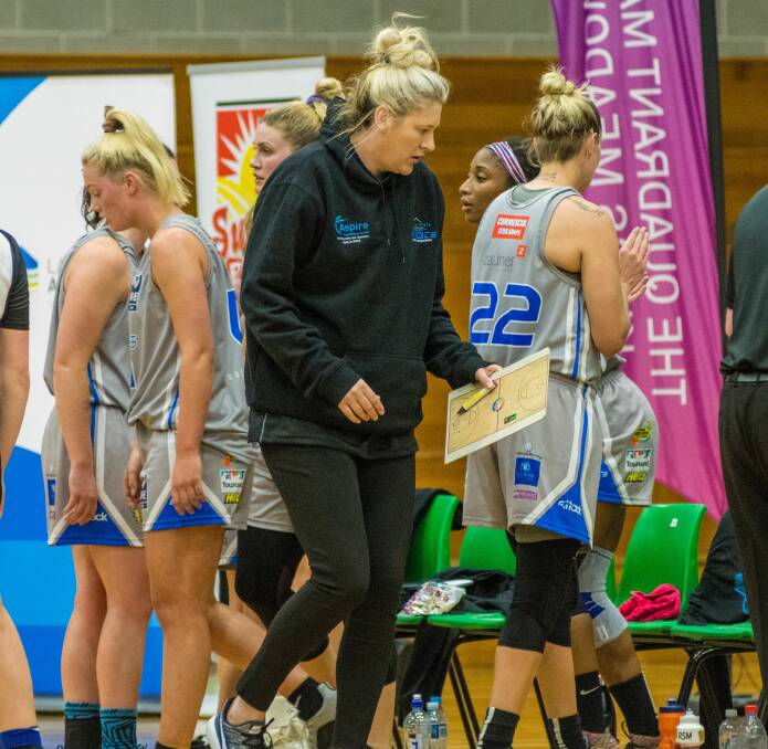Lauren Jackson coaching the Albury Wodonga Bandits in Launceston in 2019. She's now back playing for the same team.