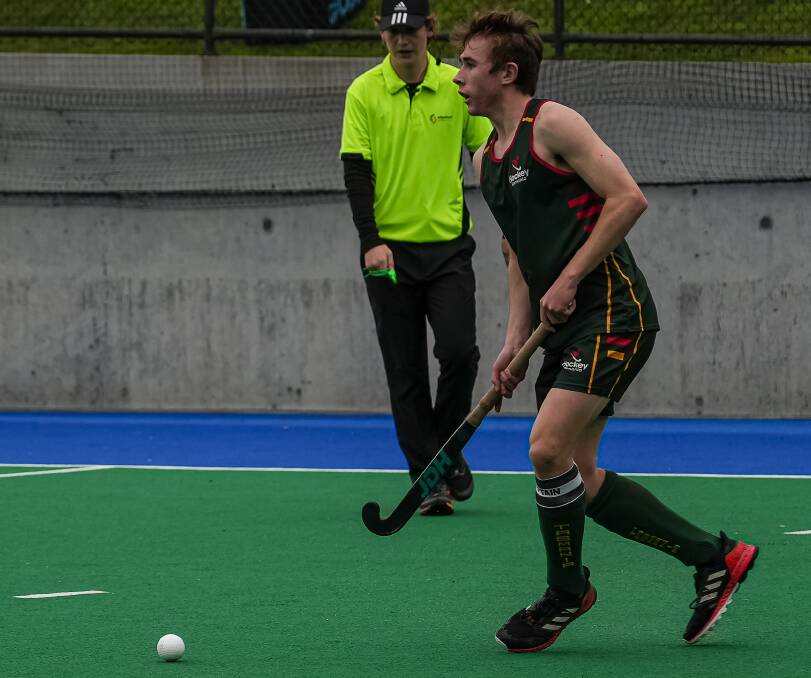 EYES UP: Launceston's Oliver Stebbings looks to find a teammate at the under-16 national championships. Picture: Alex Nicholson, Hobart Photographic Society