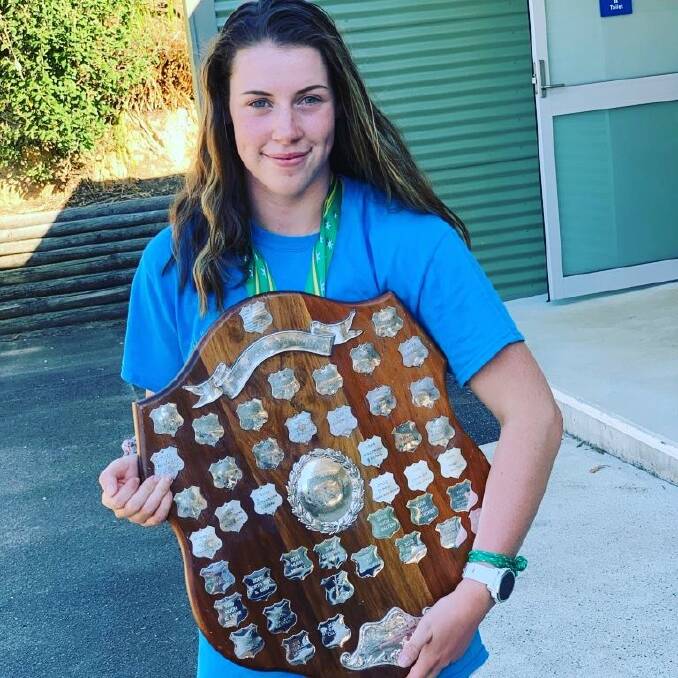 Bye with the under-19 state shield, one of her acheivements throughout the 2018-19 season. 