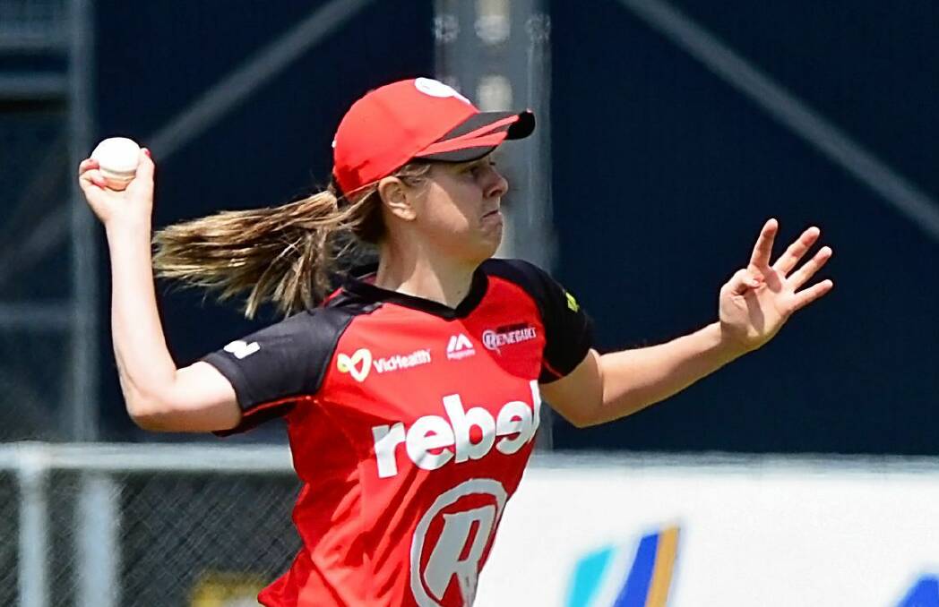 Molly Strano in action for the Melbourne Renegades.