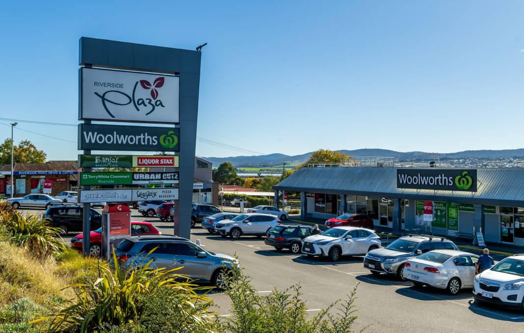 The Riverside Plaza shopping centre has sold to a Victorian investor. Picture by Phillip Biggs 