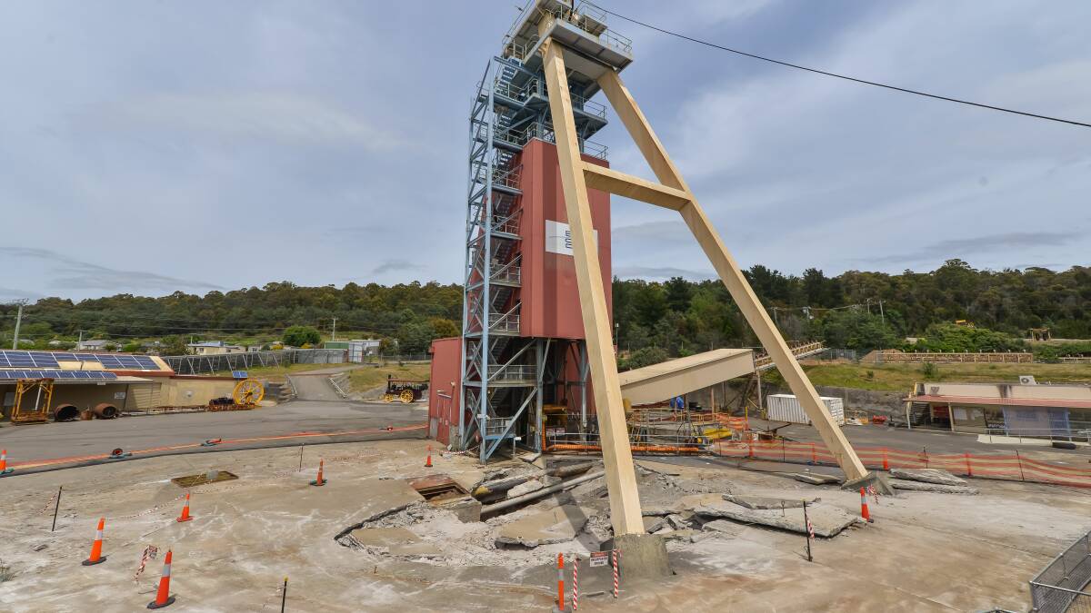 Workers lose 7000 tonnes of gravel in mine shaft