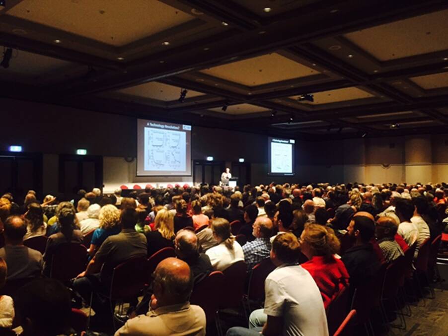 A public forum held in association with the 2016 Species on the Move conference drew a crowd of 450.