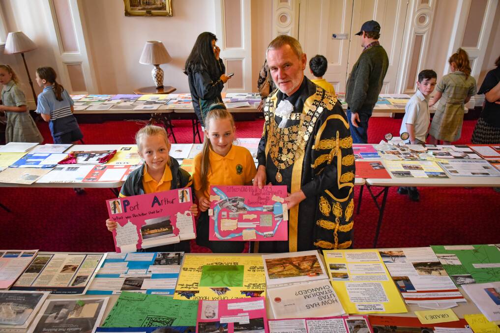 SHOW AND TELL: Exeter Primary students Zoe Towns, 9, and Isabella Swain, 9, with Mayor Albert van Zetten. Picture: Paul Scambler
