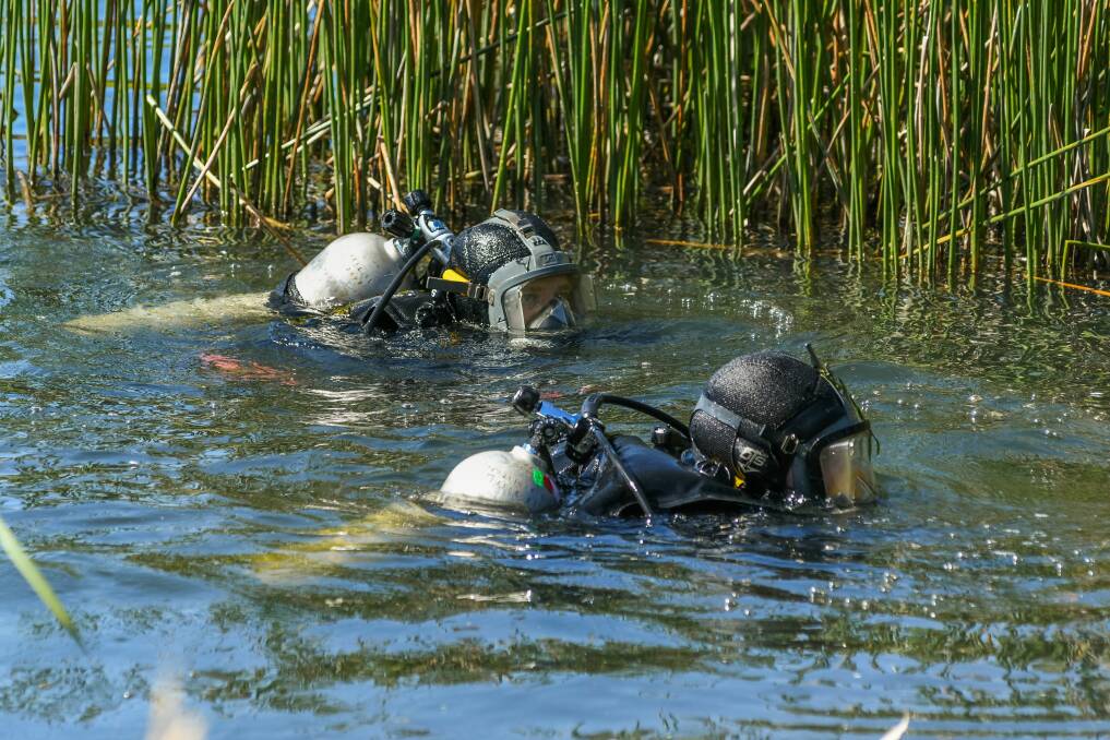 Police divers in Waverley Lake. A free workshop run by the IMAS next month aimed at science, research, aquaculture, police, technical and leadership-level diving professionals will feature an international expert on diving safety. Picture: Phillip Biggs