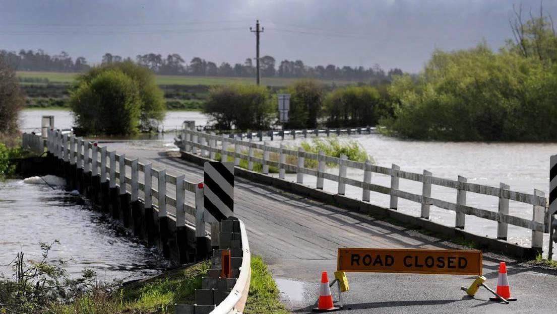 The old bridge during a flood event on the Macquarie River. Picture: File