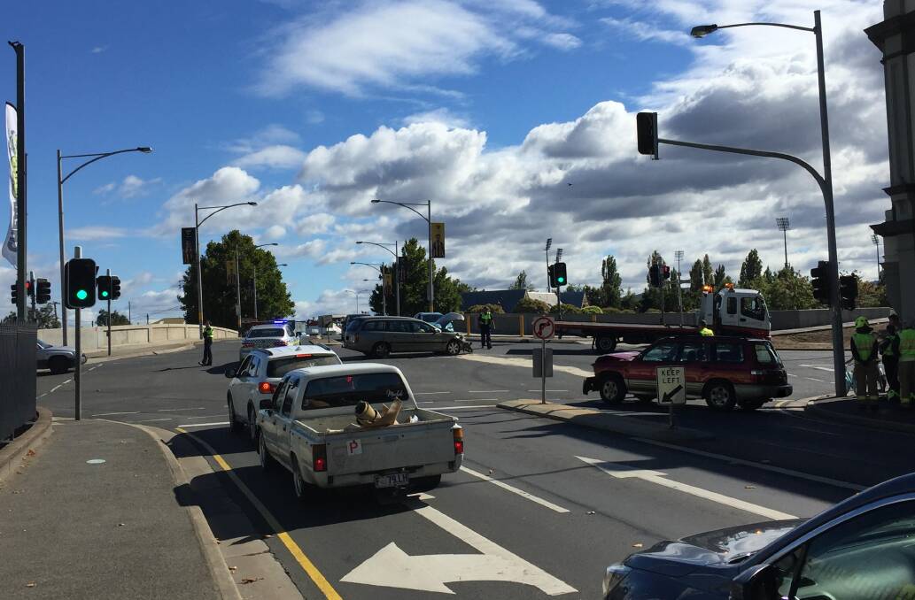 Police directed traffic through the intersection following the crash. Picture: Matt Dennien