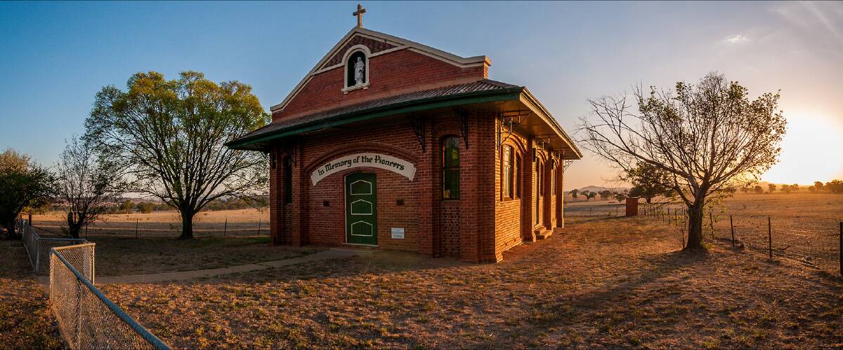 Old Hume Highway roadside chapel at Bowna. 