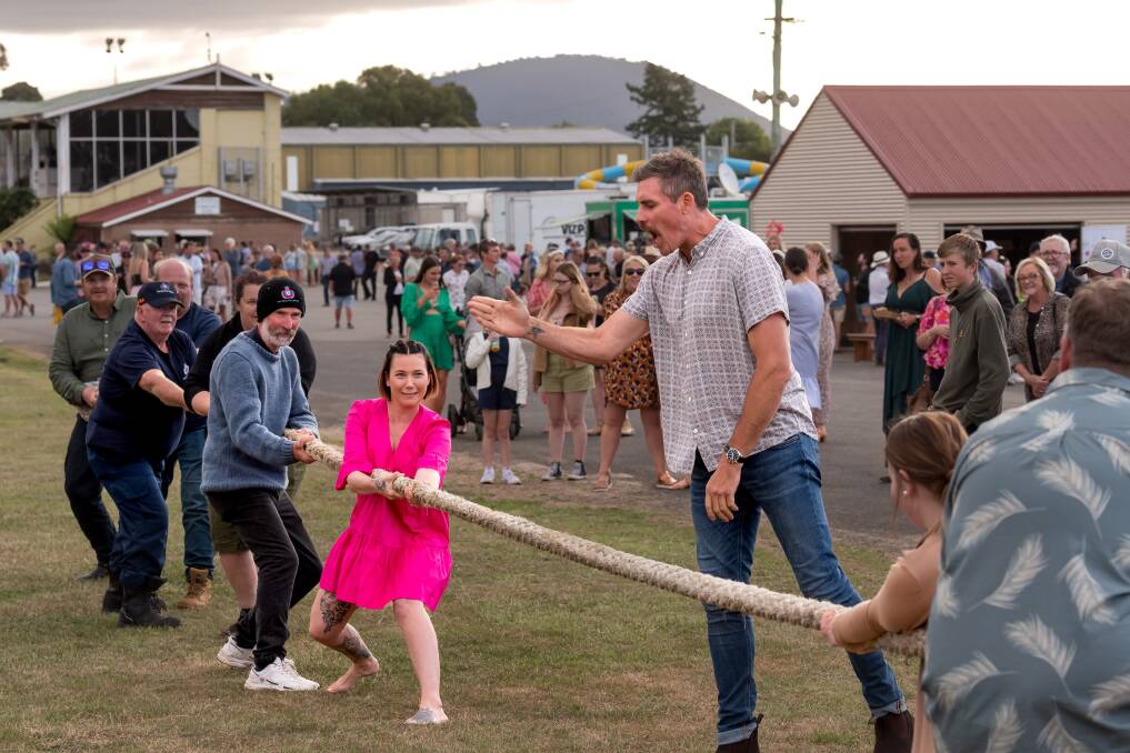 Former Richmond AFL player Matthew Richardson starts the tug of war at the North East Pacing Cup at the Scottsdale football ground.
Friday January 6 2023
Picture for The Examiner by Phillip Biggs 