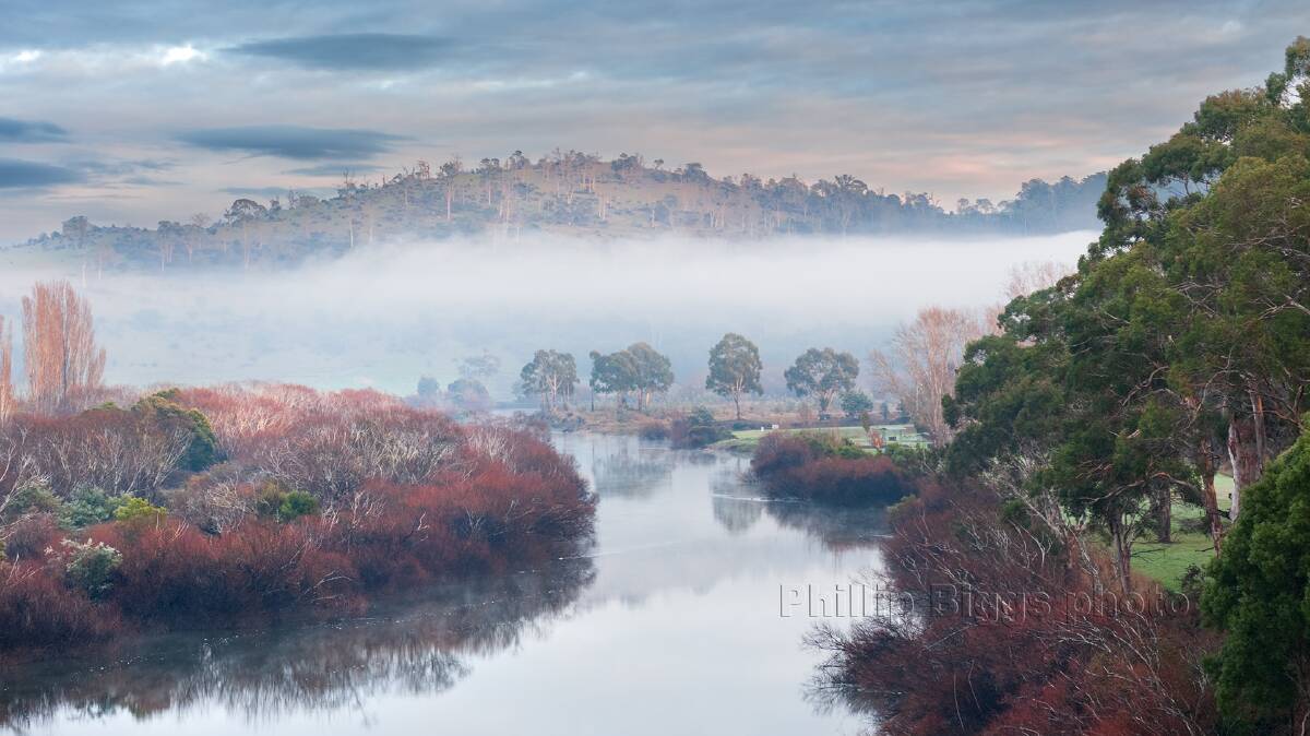 Morning mist over the South Esk River, taken from the Meander Valley Road bridge.
May 28 2022 D300S 50mm
