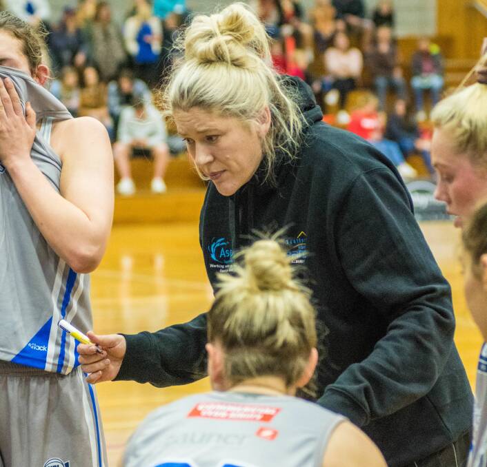THE GREAT ONE: Albury-Wodonga Bandits coach Lauren Jackson takes a timeout on Friday night in a tough away defeat to Launceston Tornadoes. Pictures: Phillip Biggs