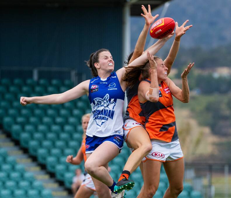 SPOILER: Defender Tahni Nelson gets a hand in to cut off a GWS Giants' drive into the forward line.