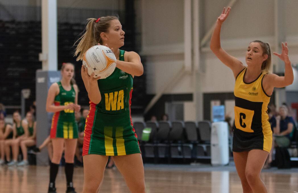 POISE: Tasmanian midcourter Ash Probert-Hill looks to pass against Western Australia in Tuesday's match in Brisbane. Picture: Netball Tasmania