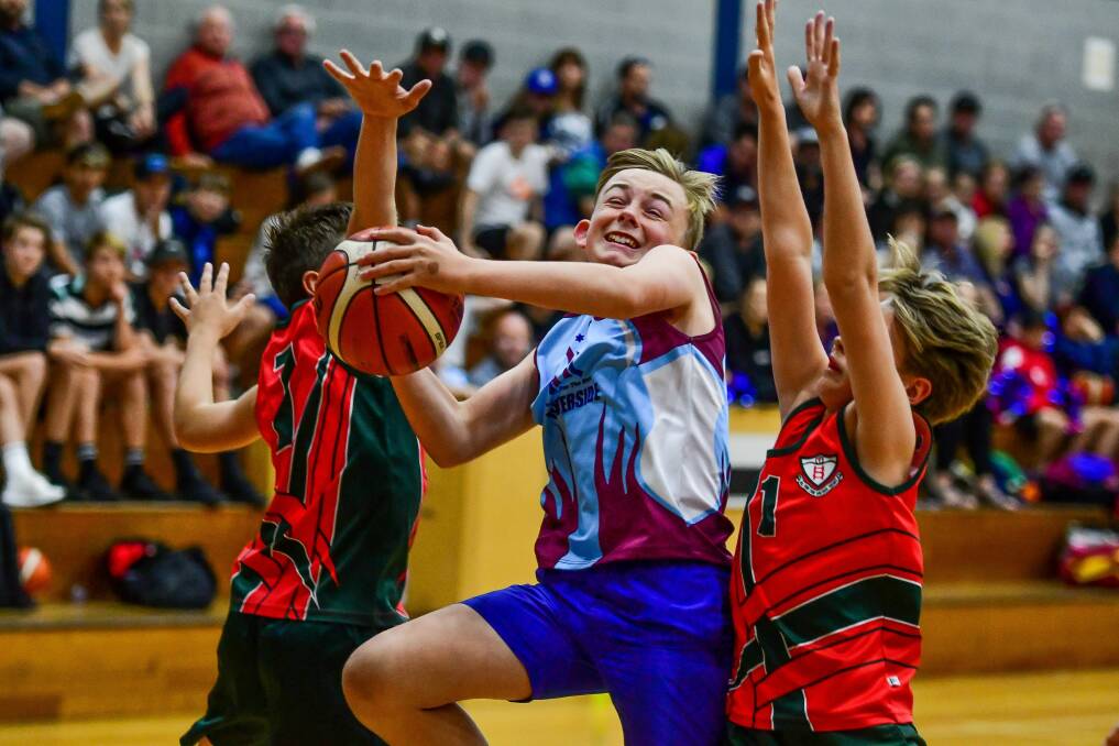 RESOLUTE: Riverside's Dylan McCullagh drives hard to the hoop against Sacred Heart in Sunday's boys senior grand final for the state primary school title. Picture: Scott Gelston