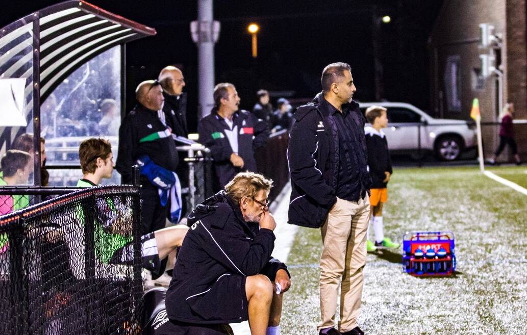 STANDING UP: Jez Kenth keeps an eye on Hobart Zebras last year for coach Pater Savill. Picture: Solstice Digital.