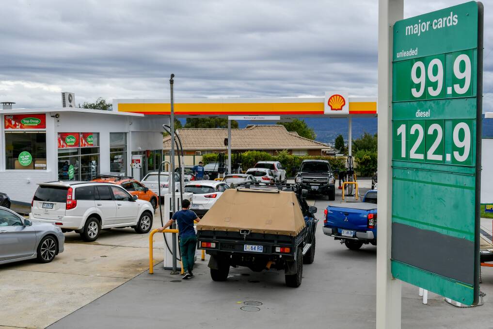 FILLING UP: Motorists wait for cheap unleaded at the Shell service in West Launceston on Saturday. Picture: Scott Gelston.