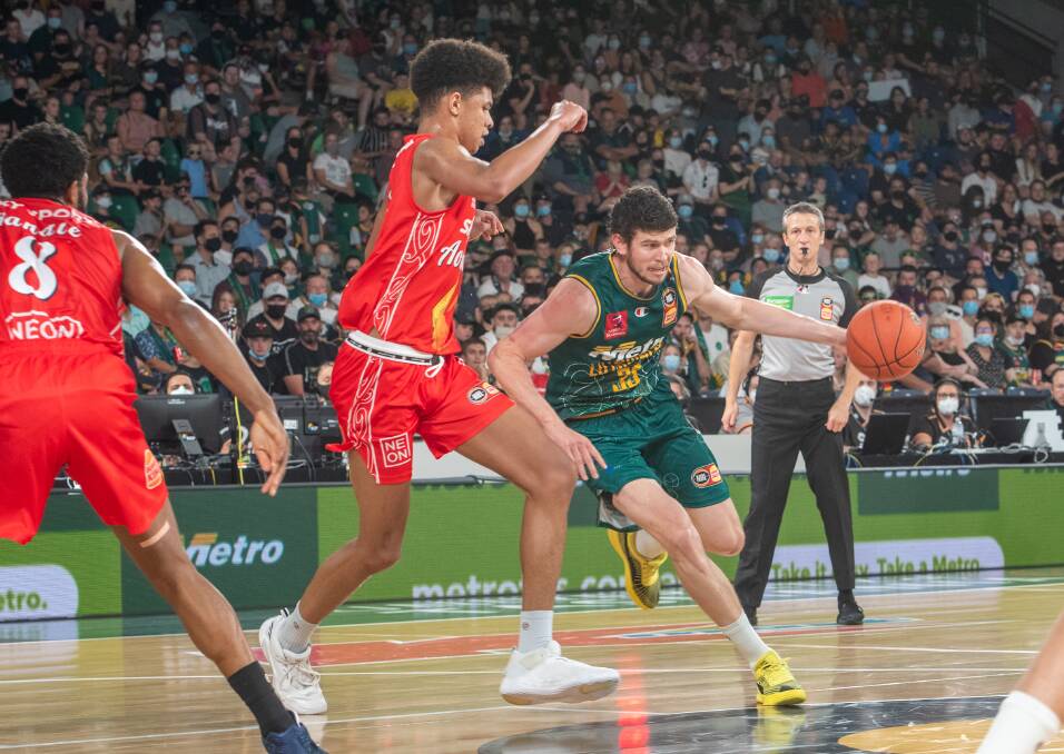 BOUNCING BACK: JackJumpers skipper Clint Steindl says his teammates are up-and-about for game three of their grand final series against Sydney Kings. Picture: Paul Scambler 