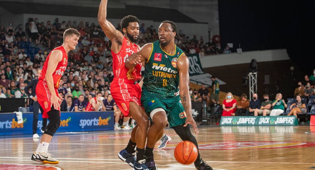 LEADING SCORER: MiKyle McIntosh hit 20 points on Saturday night against Melbourne United. He is pictured playing against New Zealand Breakers earlier this season. Picture: Paul Scambler