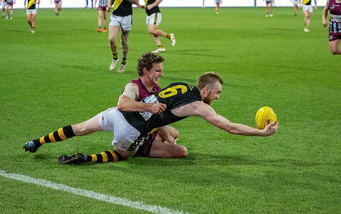 Hillwood's Angus Jefferies and Rocherlea's Josh Ponting during the 2023 grand final at UTAS Stadium. Picture by Paul Scambler 