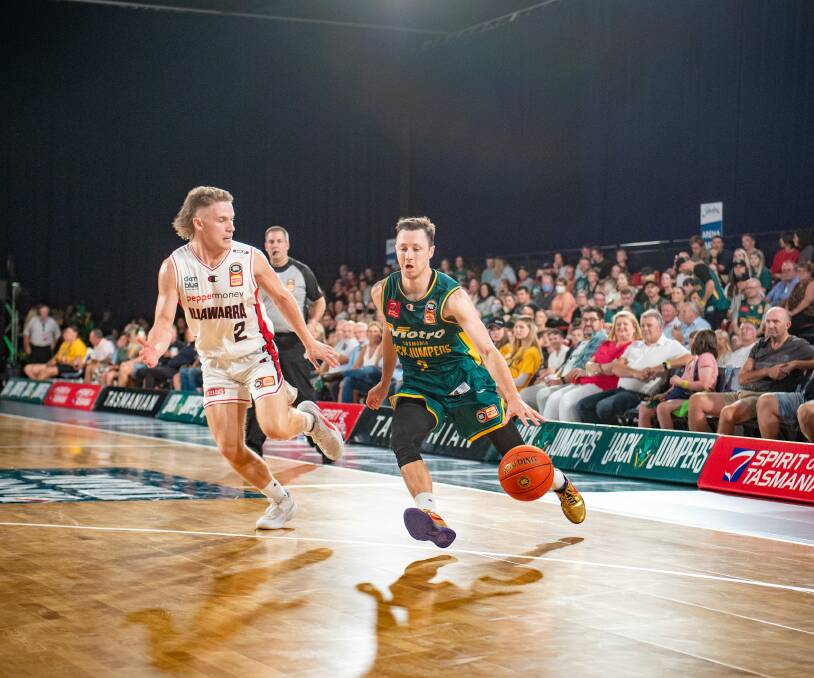 SWITCH UP: JackJumpers new signing Isaac White guards the JackJumpers' Josh Magette while playing for the Illawarra Hawks last season. Picture: Paul Scambler
