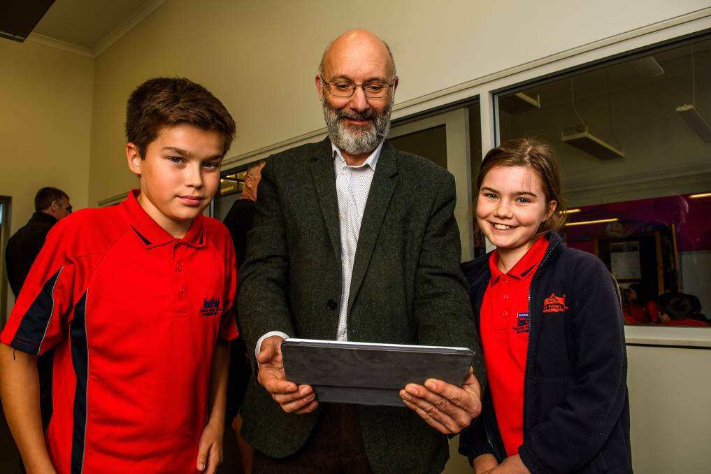 Invermay Primary's William Crawford and Edie Burns, with NBN's Russell Kelly.