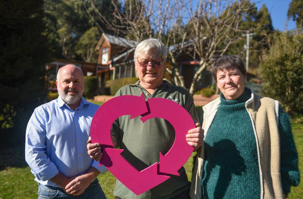 DonateLife Tasmania's Davin Hibberd with Noel and Karen.