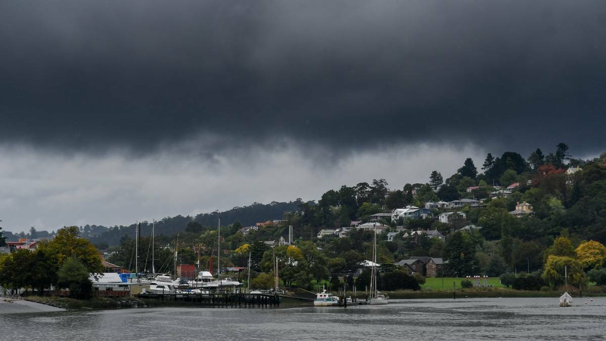 Severe weather warning for damaging winds, snow to 500m