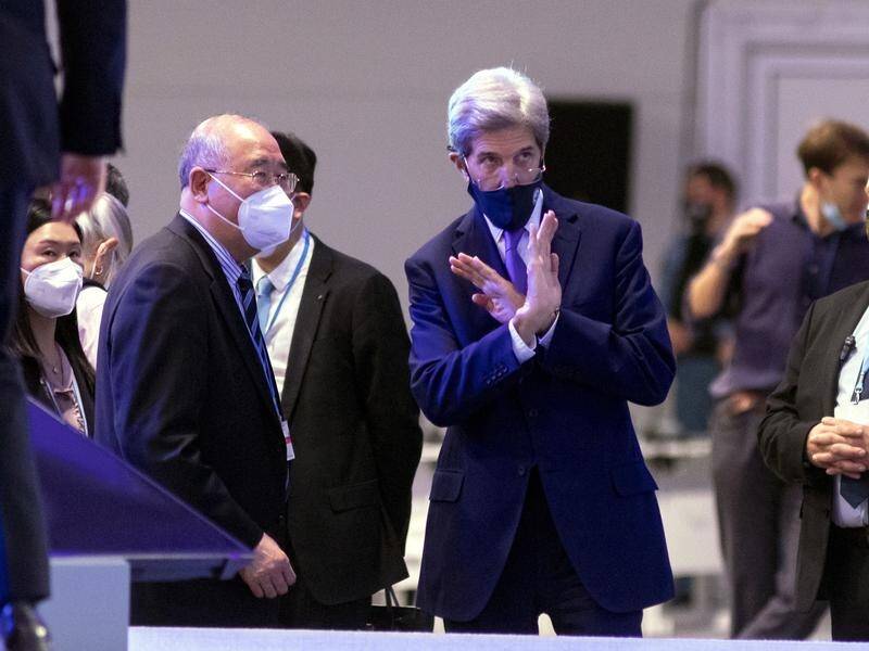 US climate envoy John Kerry and Chinese negotiator Xie Zhenhua have been seen in talks at COP26.