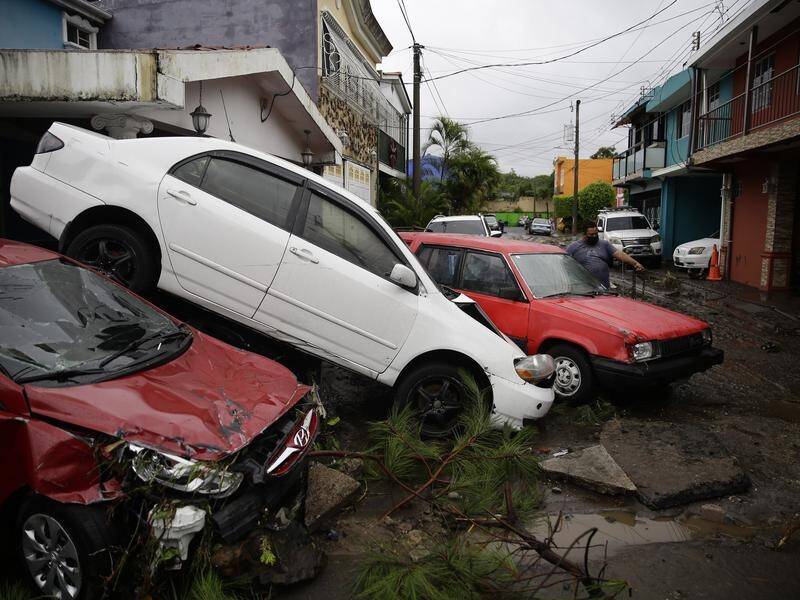 A hurricane has killed at least 14 people in El Salvador and damaged 900 homes.