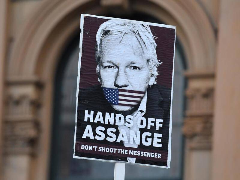 Dropping the prosecution of Julian Assange would be a "clarion call for freedom", British MPs say.