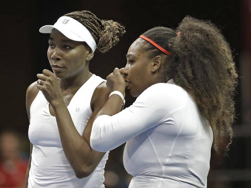 Serena Williams (r) beat sister Venus to reach the last-eight of the Top Seed Open in Lexington.