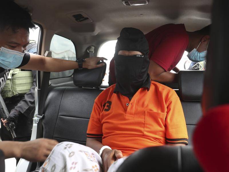 Bali bombing suspect Aris Sumarsono, known as Zulkarnaen, has arrived in Jakarta for questioning.