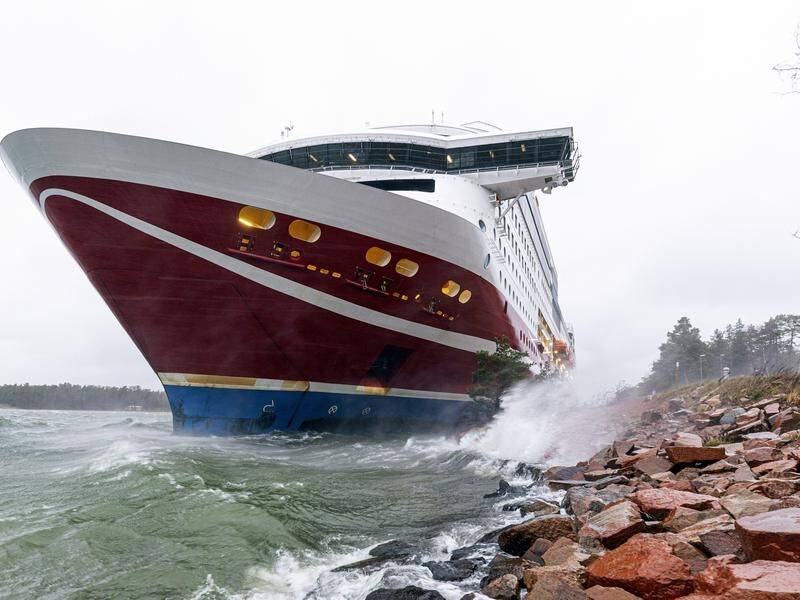 More than 400 people were stranded overnight on the Viking Grace when it ran aground in Finland.