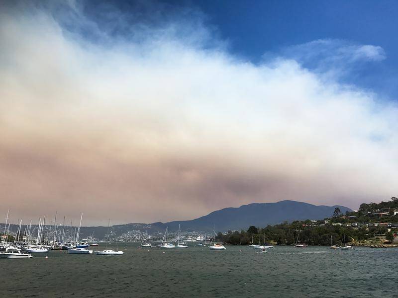 A bushfire still burns in Tasmania's southwest but residents are out of immediate danger.