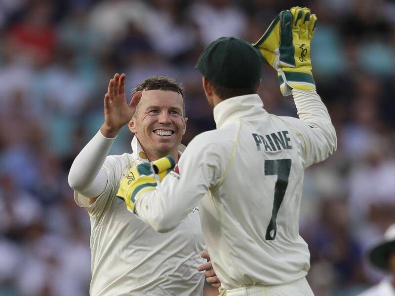 Tim Paine (L) has praised Peter Siddle (L) after the quick called time on his international duties.