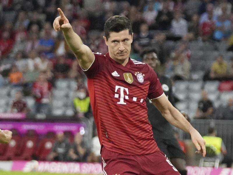 Bayern's Robert Lewandowski must win the Ballon d'Or as the world's best, his club manager says.
