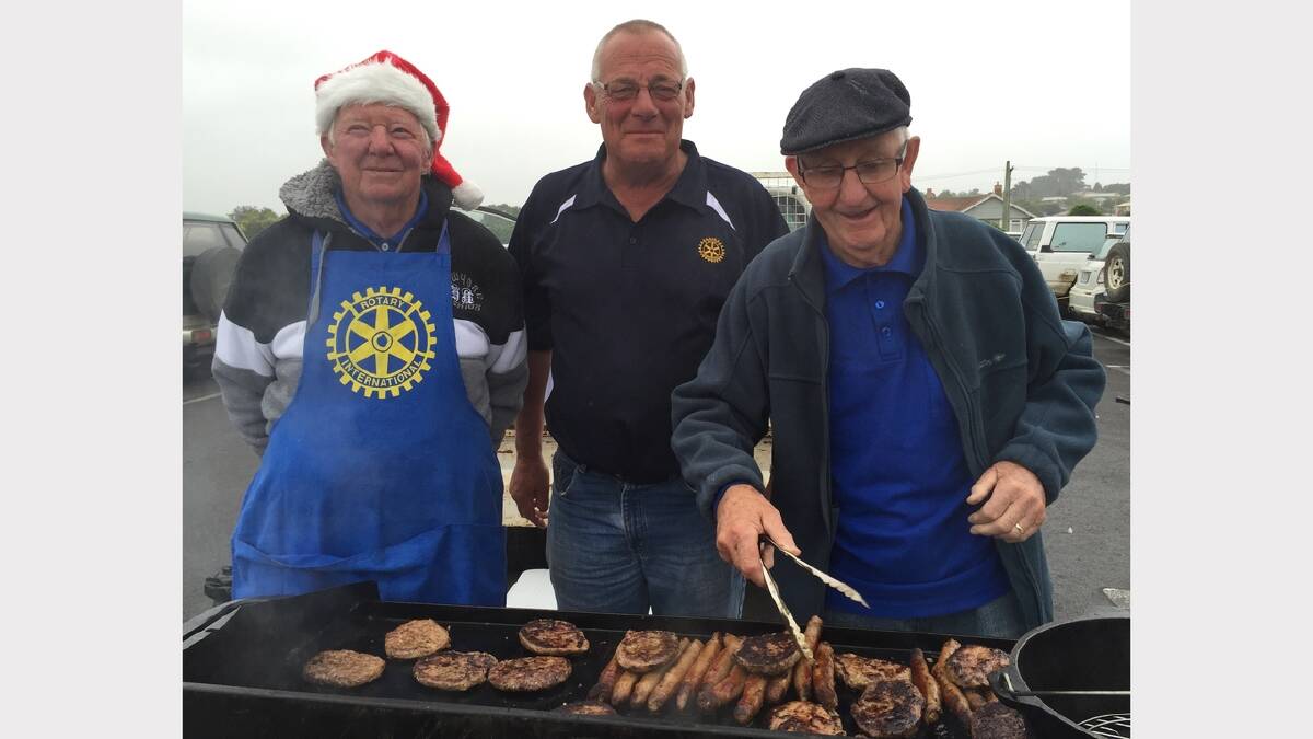 Christmas came early to Scottsdale last Friday when Dorset residents gathered in Victoria Street for the 2014 Rotary Dorset Christmas Celebration.