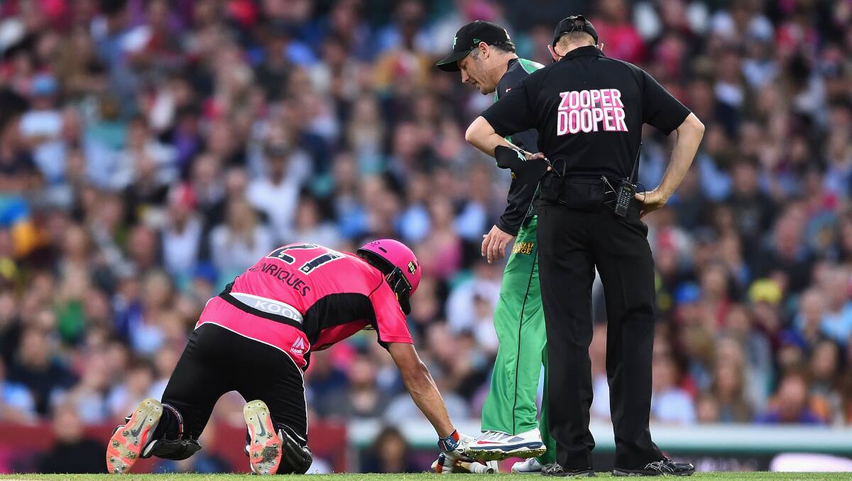 Sixers captain Moises Henriques injures himself during the Big Bash League match between the Sydney Sixers and the Melbourne Stars at Sydney Cricket Ground on December 27, 2015 in Sydney. Pic: Cameron Spencer/Getty Images