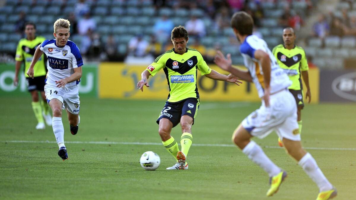 Harry Kewell in action for Melbourne Victory at Aurora Stadium in 2012.
