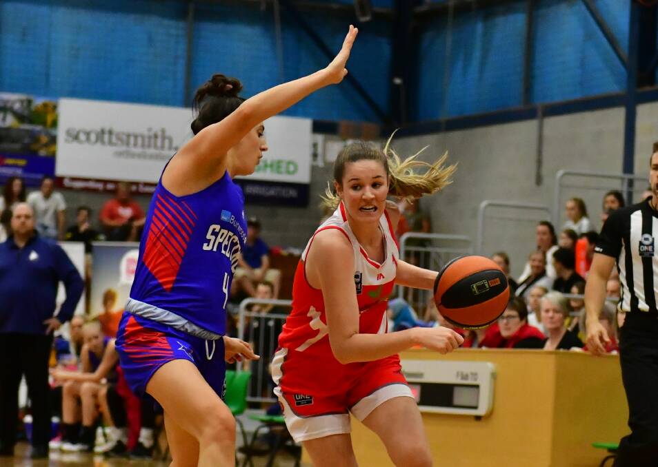 Shining light: Sarah O'Neill on 
the attack against Nunawading.
Picture: Scott Gelston