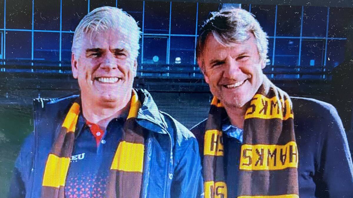 Andy Gowers (right) with fellow Hawthorn premiership player Gary Ayres.