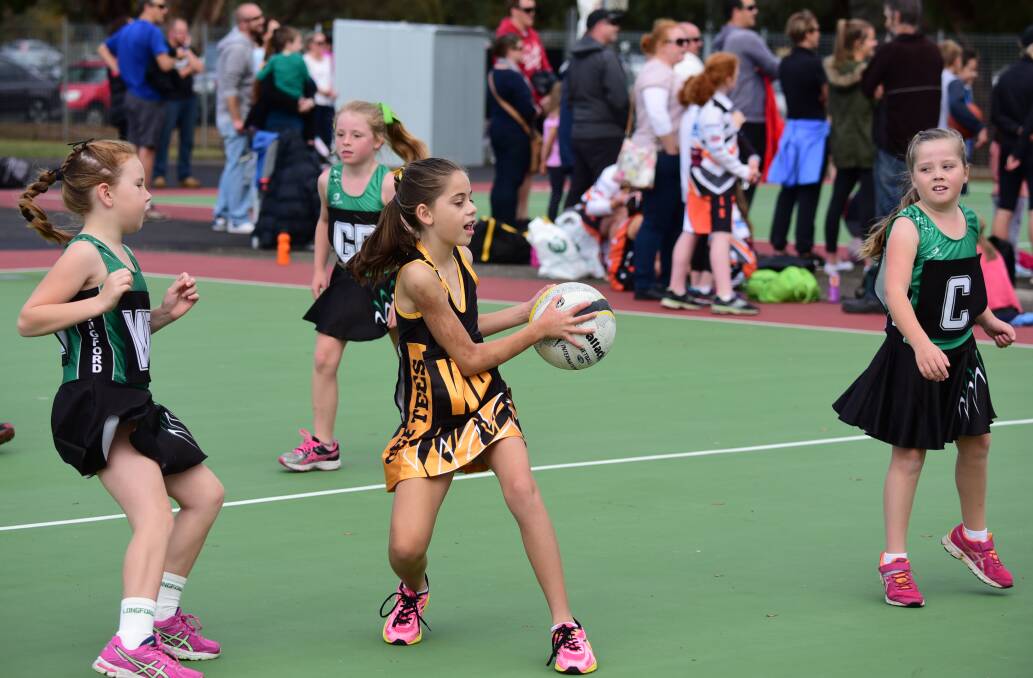 Longford Tigers wing defence Lucy Goss and Gee Tees Glory wing attack Sophie Blackberry.