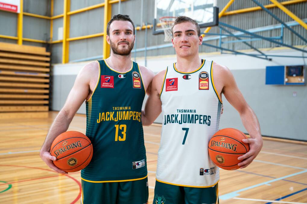 Coasting along: Sean Macdonald and Sejr Deans have committed to the North-West Thunder for the 2022 NBL1 South season.