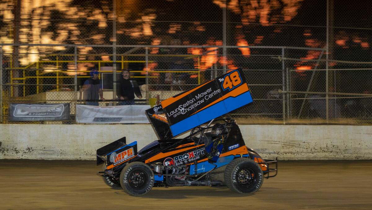 SPRINT FINISH: Nick Penno on his way to winning the sprintcar race. Picture: Angryman Photography 